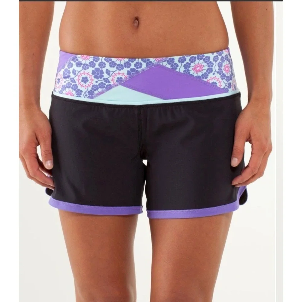 Lululemon Groovy Run shorts in Black Power Purple Flora Run Speed‎ Short Size 6